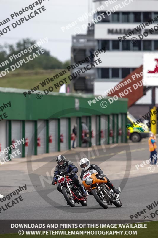 Vintage motorcycle club;eventdigitalimages;mallory park;mallory park trackday photographs;no limits trackdays;peter wileman photography;trackday digital images;trackday photos;vmcc festival 1000 bikes photographs